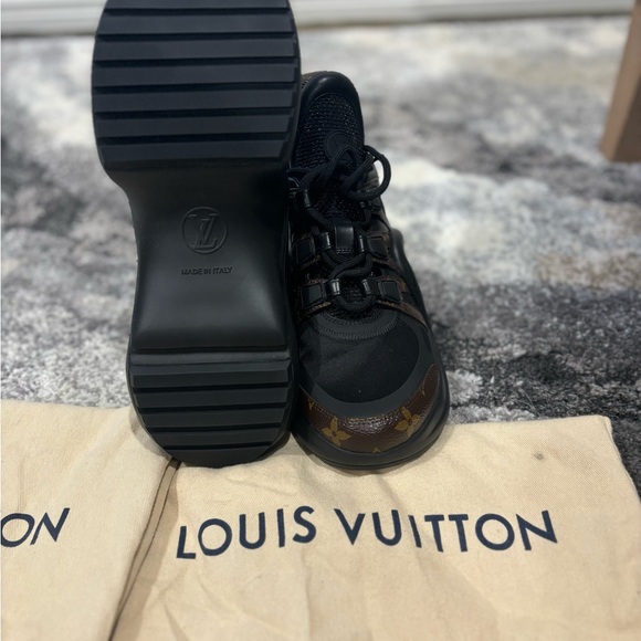 Louis Vuitton LV Archlight Sneaker - Picture 3 of 4